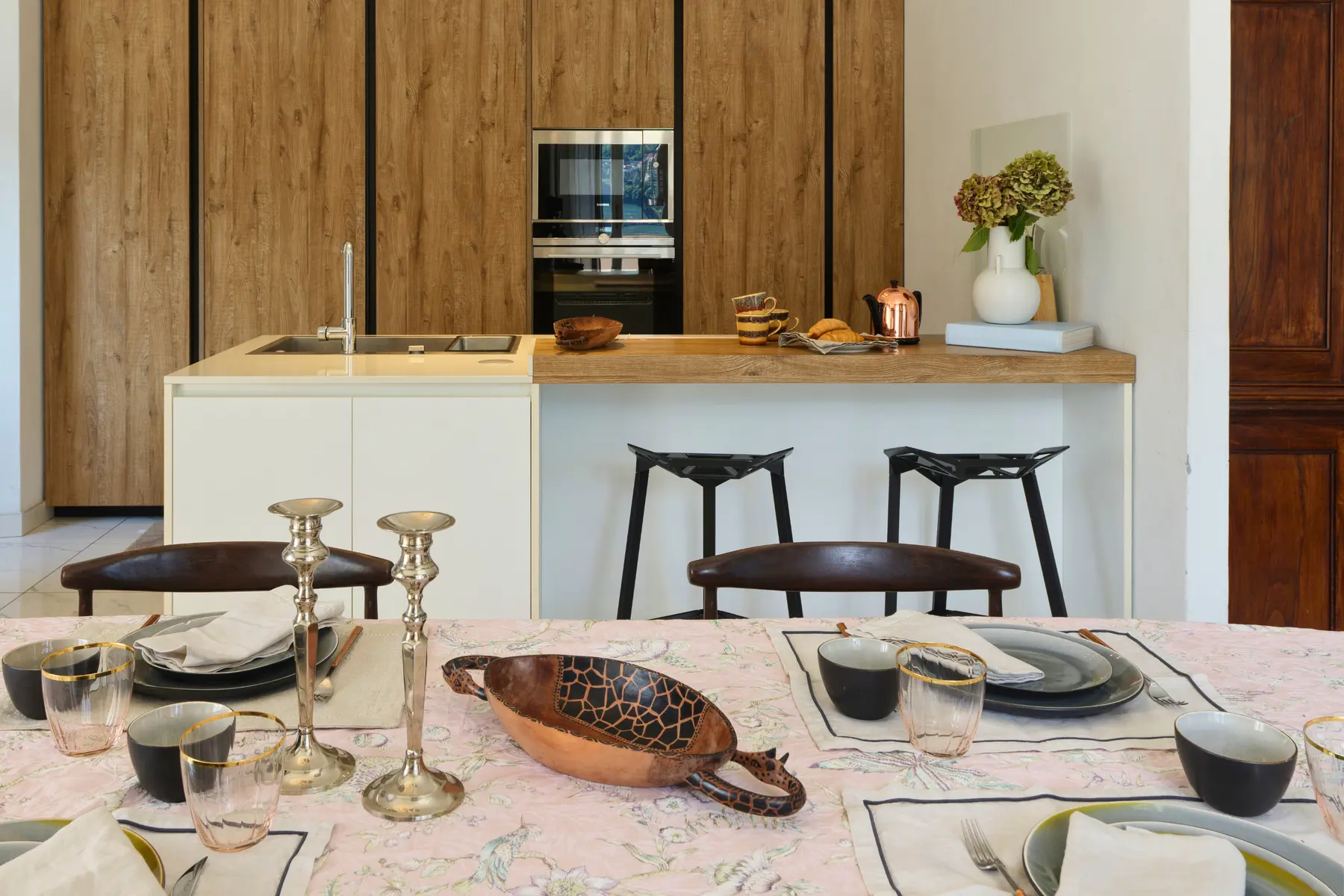The kitchen breakfast table